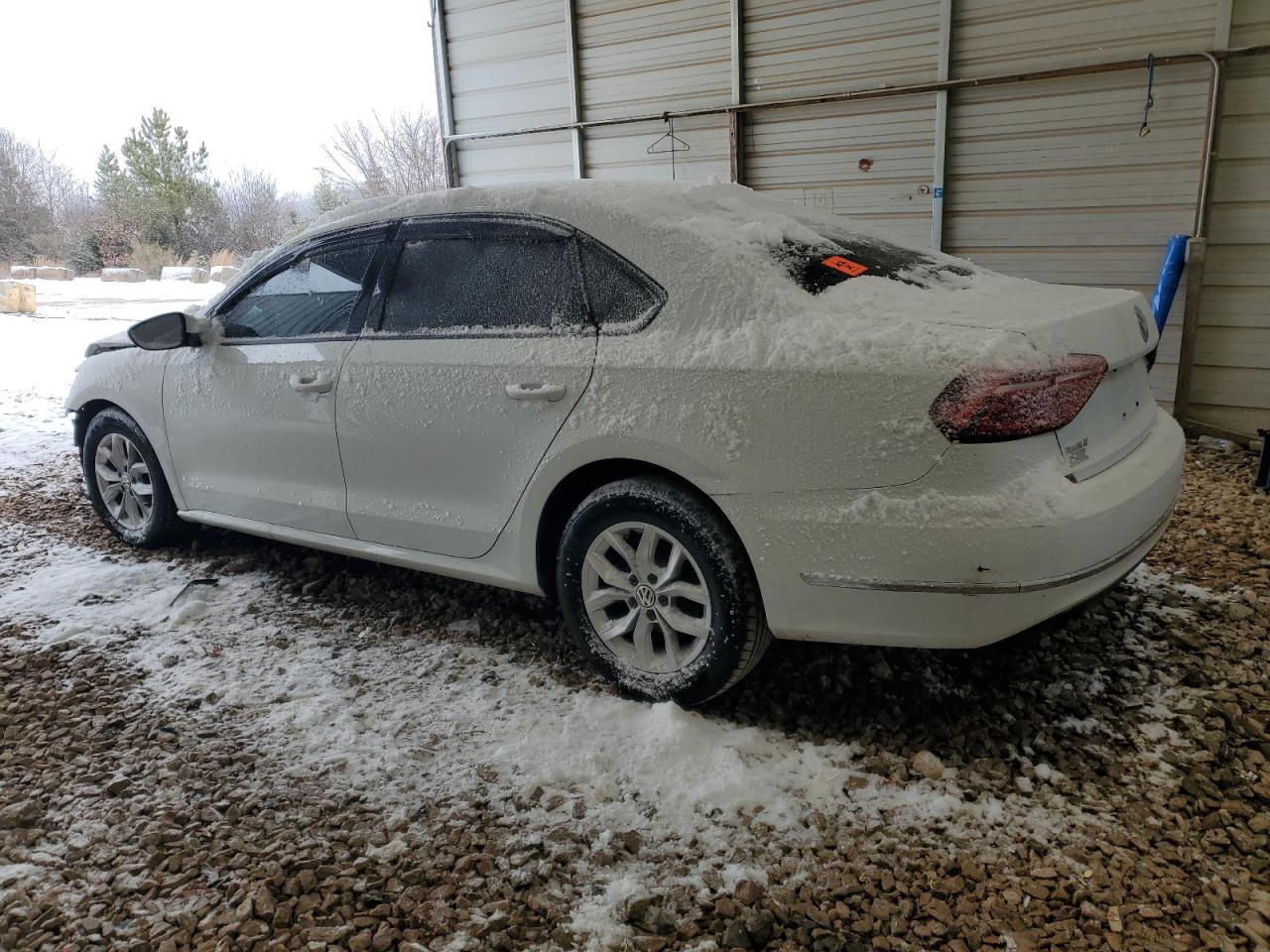 2018 Volkswagen Passat - Image 2