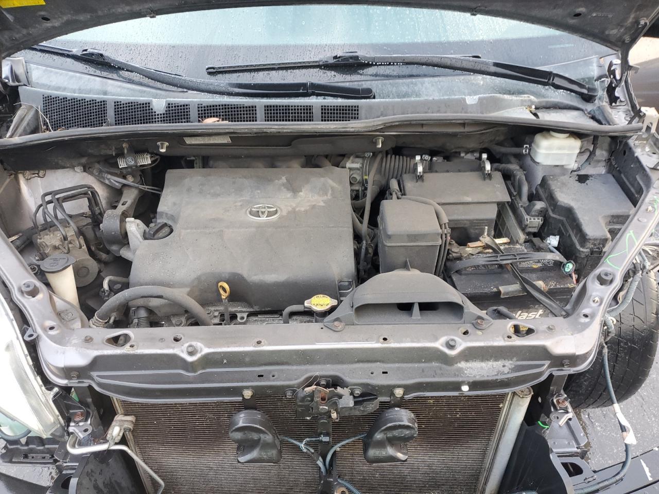 2012 Toyota Sienna - Image 12