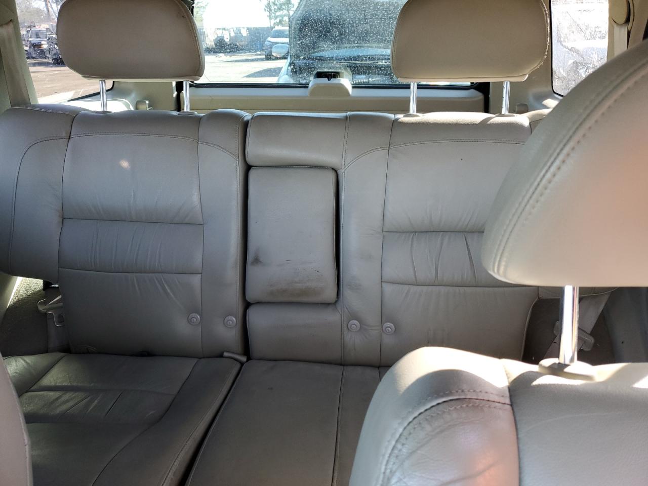 2001 Infiniti QX4 - Image 10