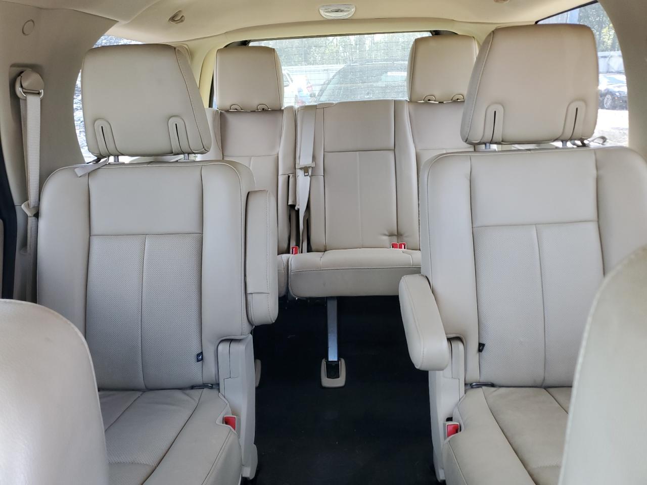 2017 Ford Expedition - Image 10