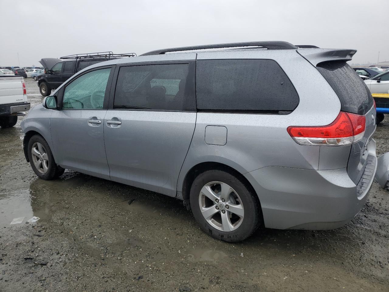 2011 Toyota Sienna - Image 2