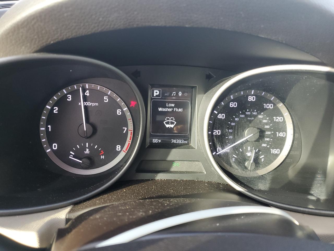 2017 Hyundai Santa Fe - Image 9