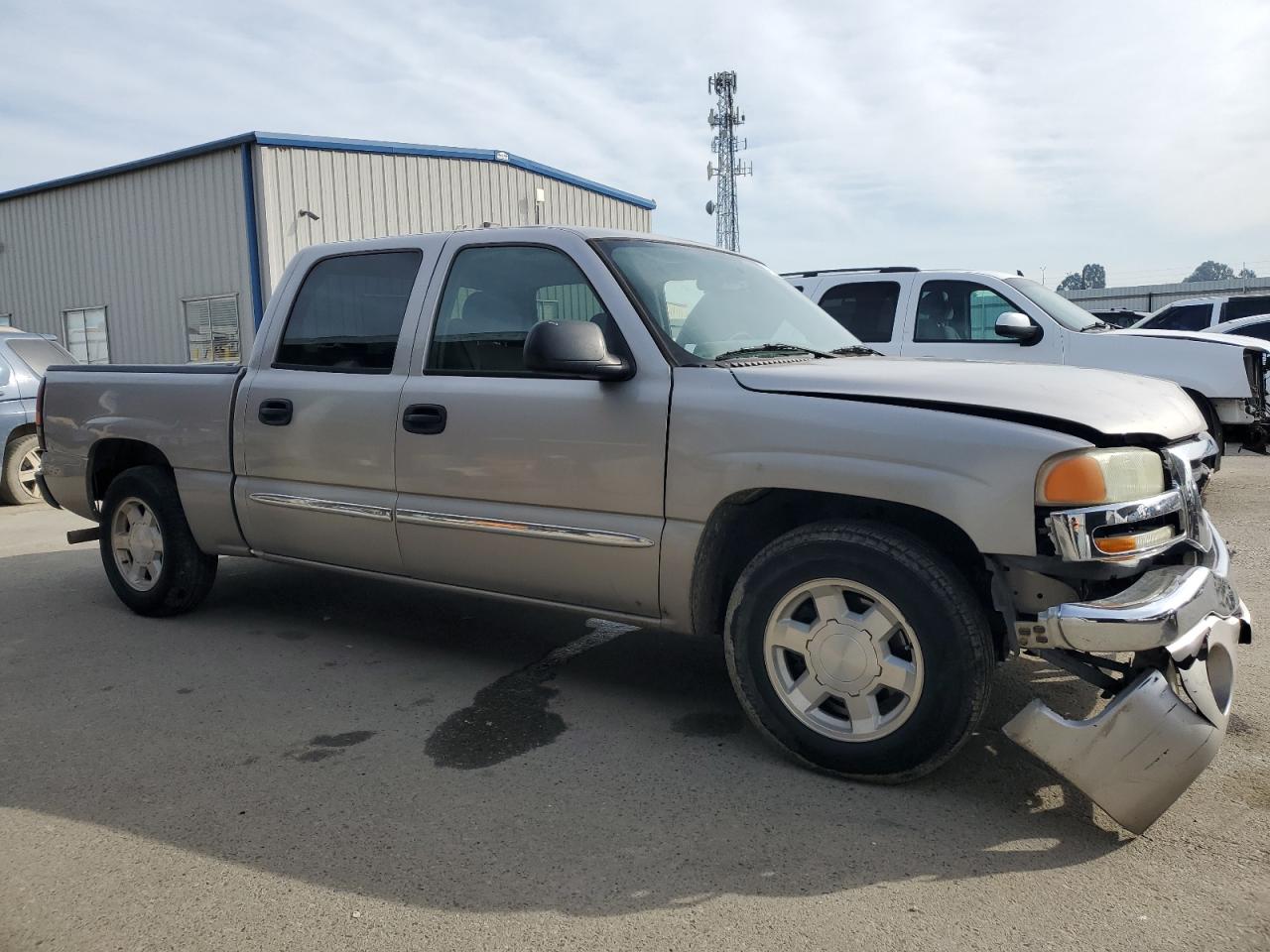 2005 GMC Sierra - Image 4