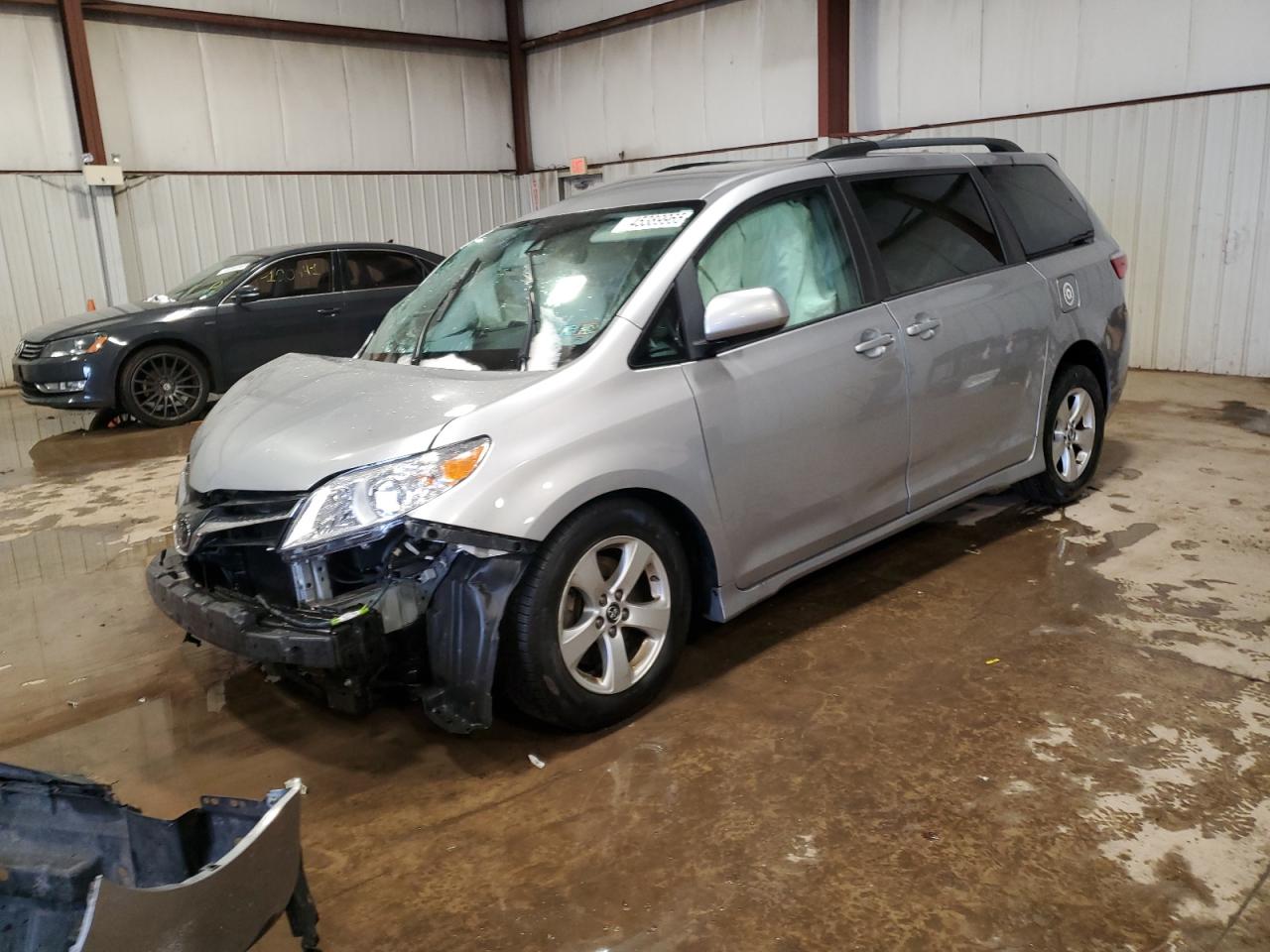 2018 Toyota Sienna - Image 1