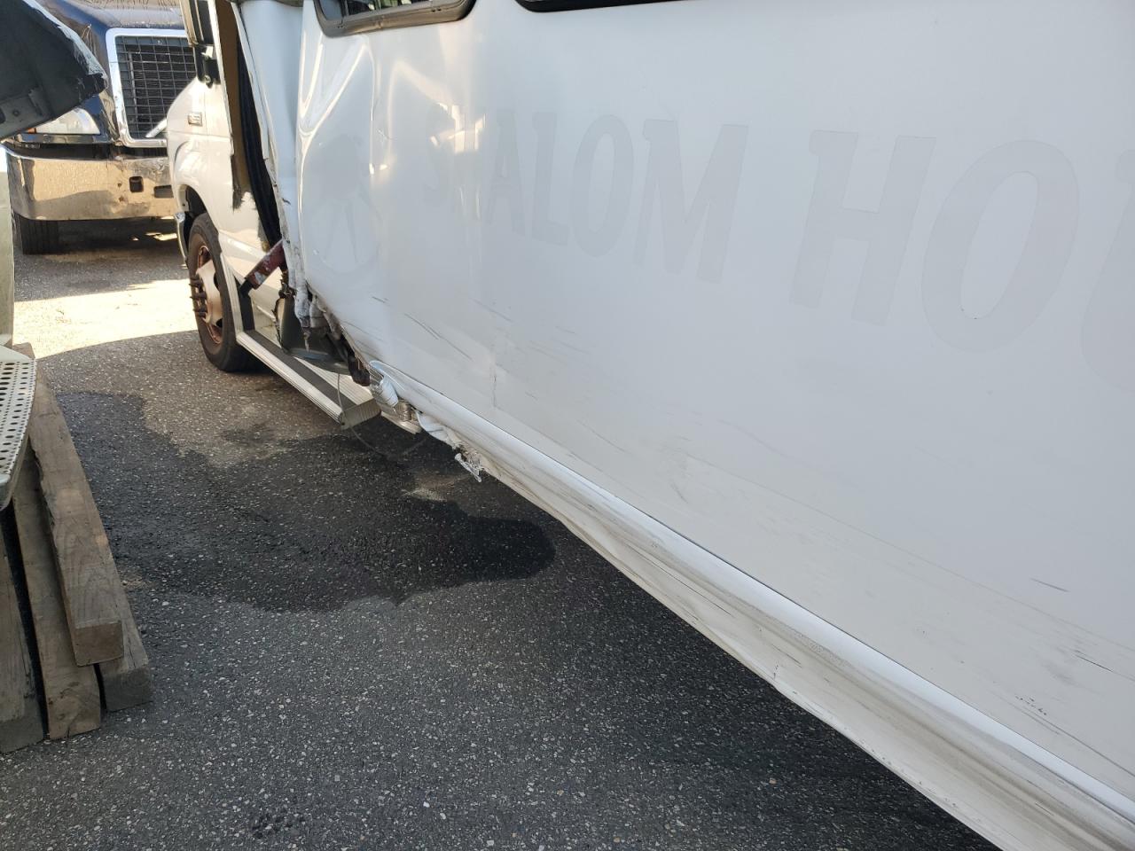 2015 Ford Econoline - Image 9
