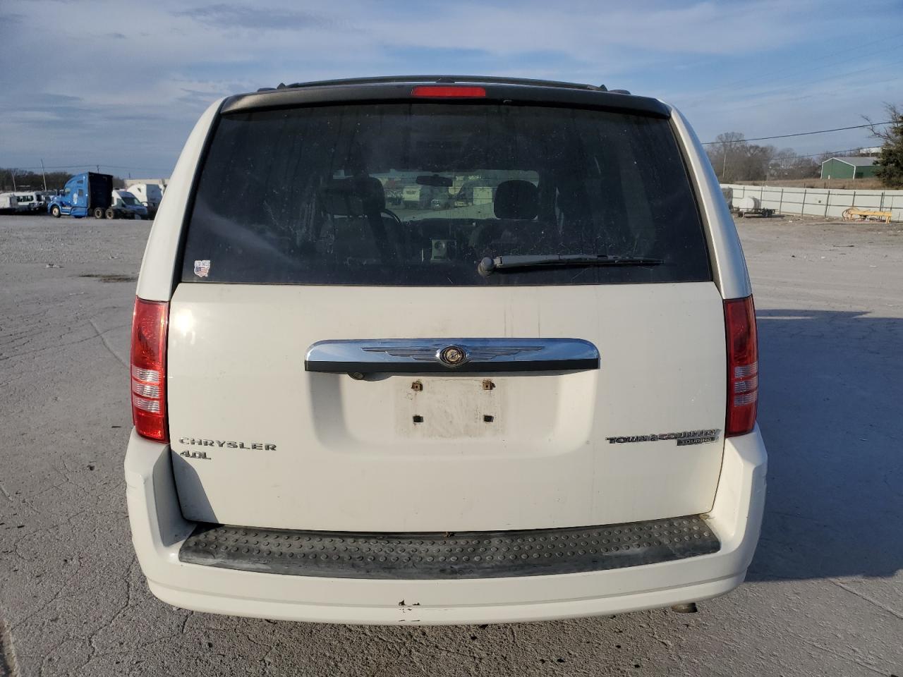 2010 Chrysler Town & Country - Image 6