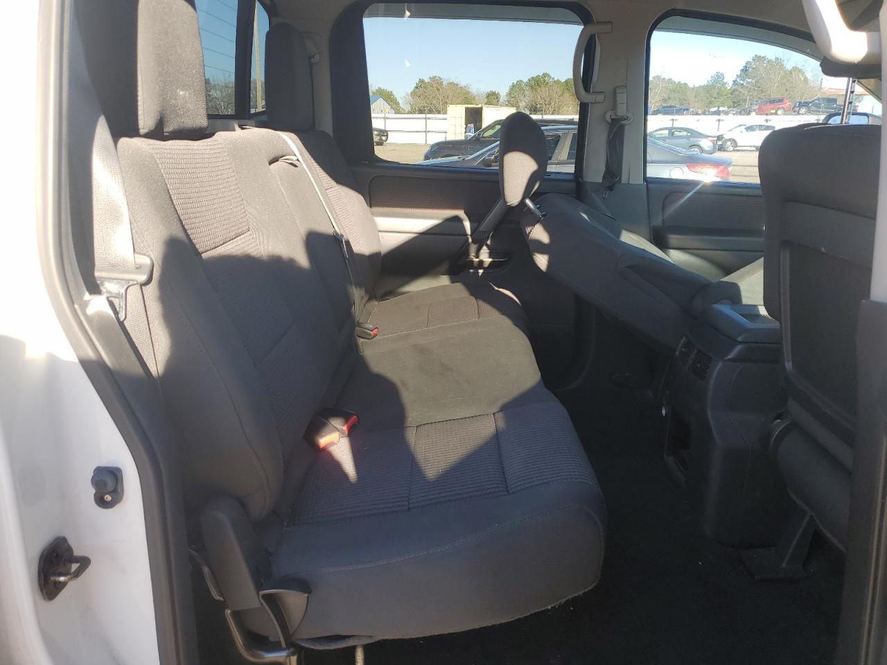 2012 Nissan Titan - Image 10