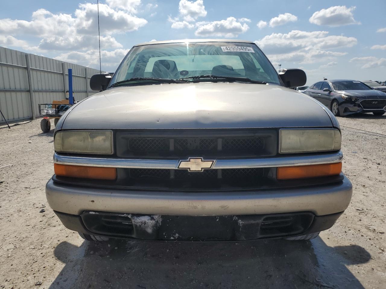 2003 Chevrolet S-10 Pickup - Image 5