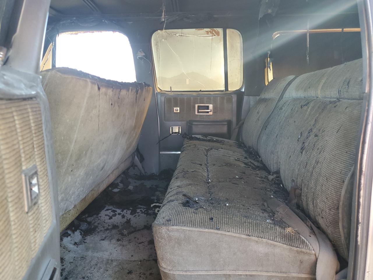 1989 Chevrolet Suburban - Image 12