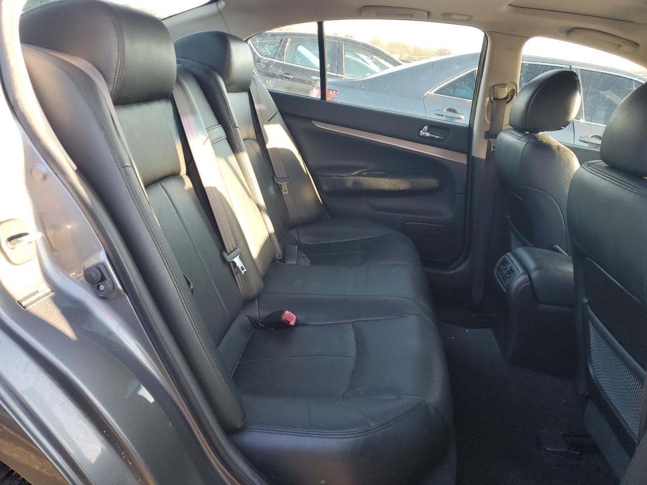 2015 Infiniti Q40 - Image 11