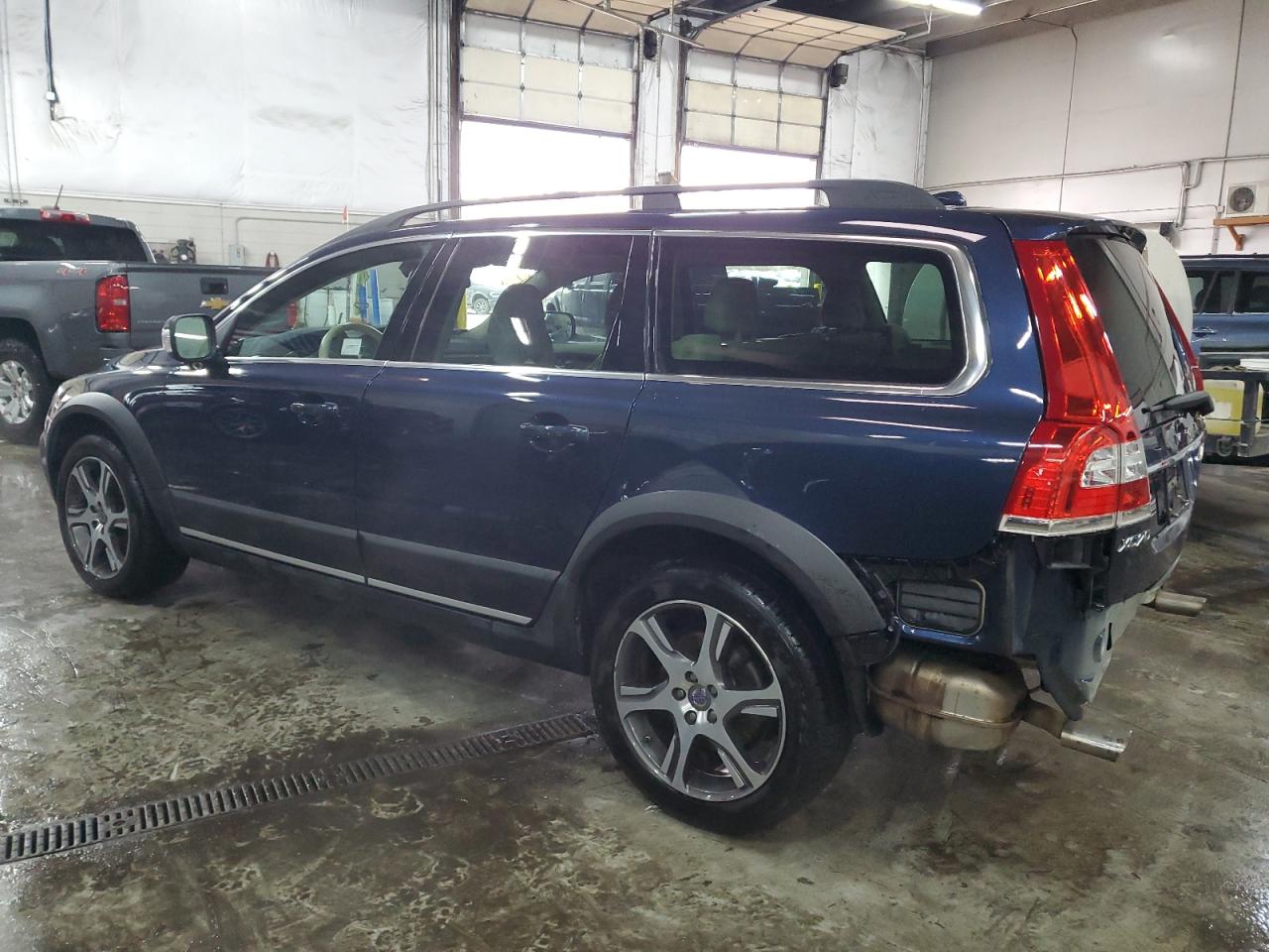 2014 Volvo XC70 - Image 2