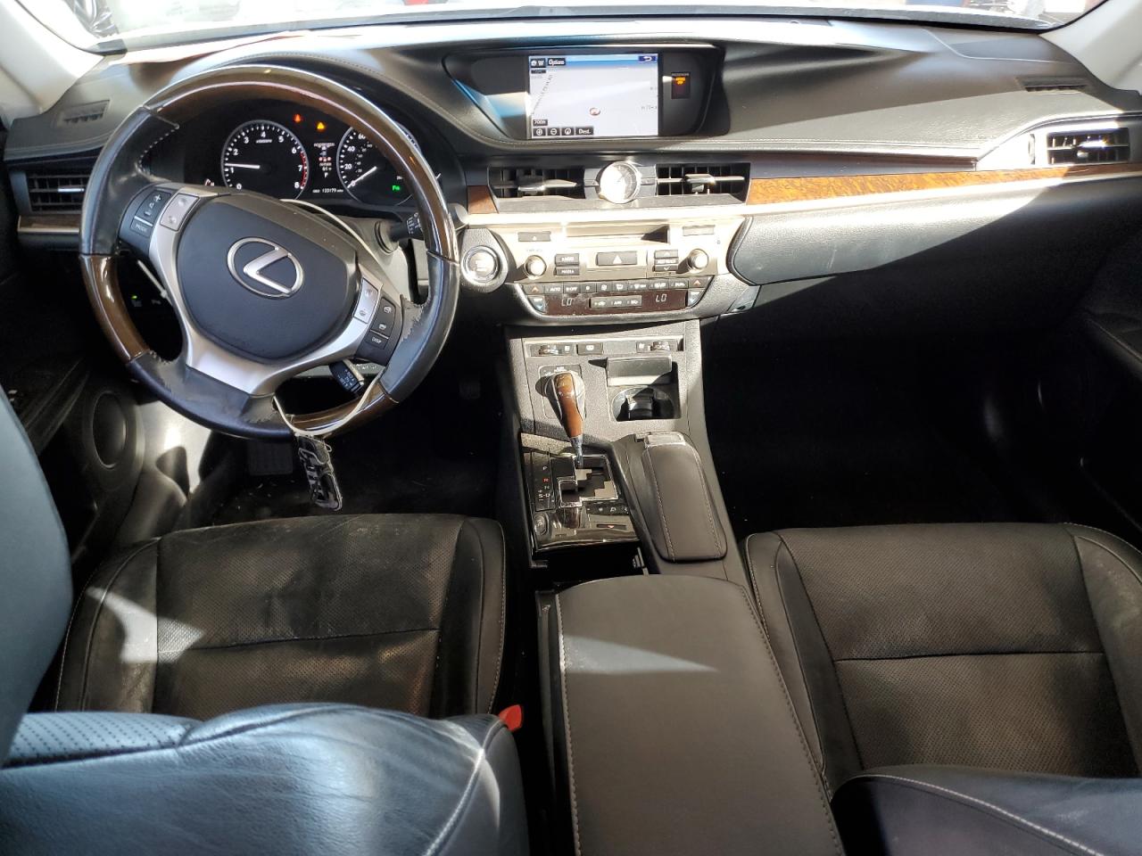 2015 Lexus ES - Image 8