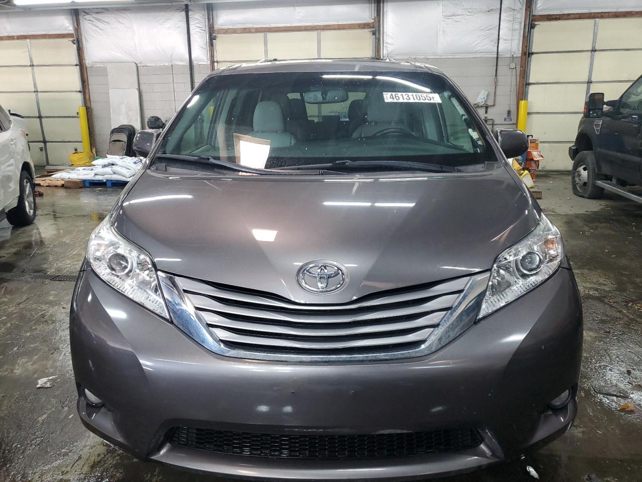 2017 Toyota Sienna - Image 5