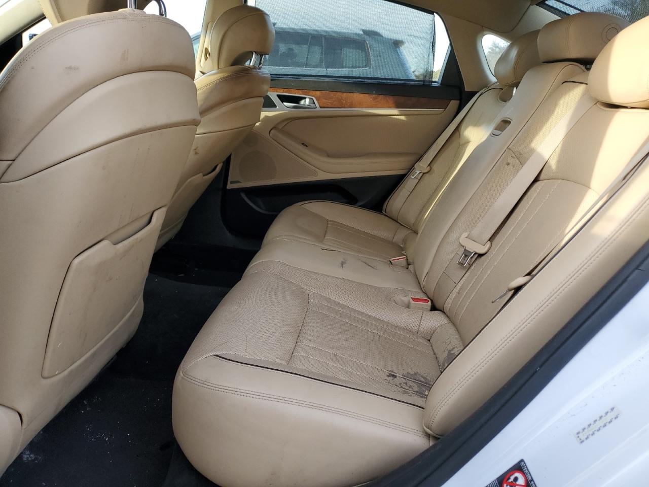 2015 Hyundai Genesis - Image 10
