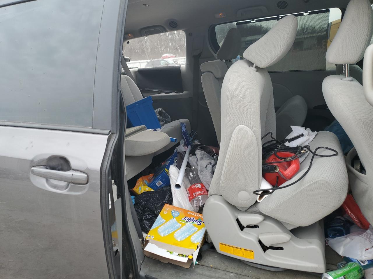 2011 Toyota Sienna - Image 11