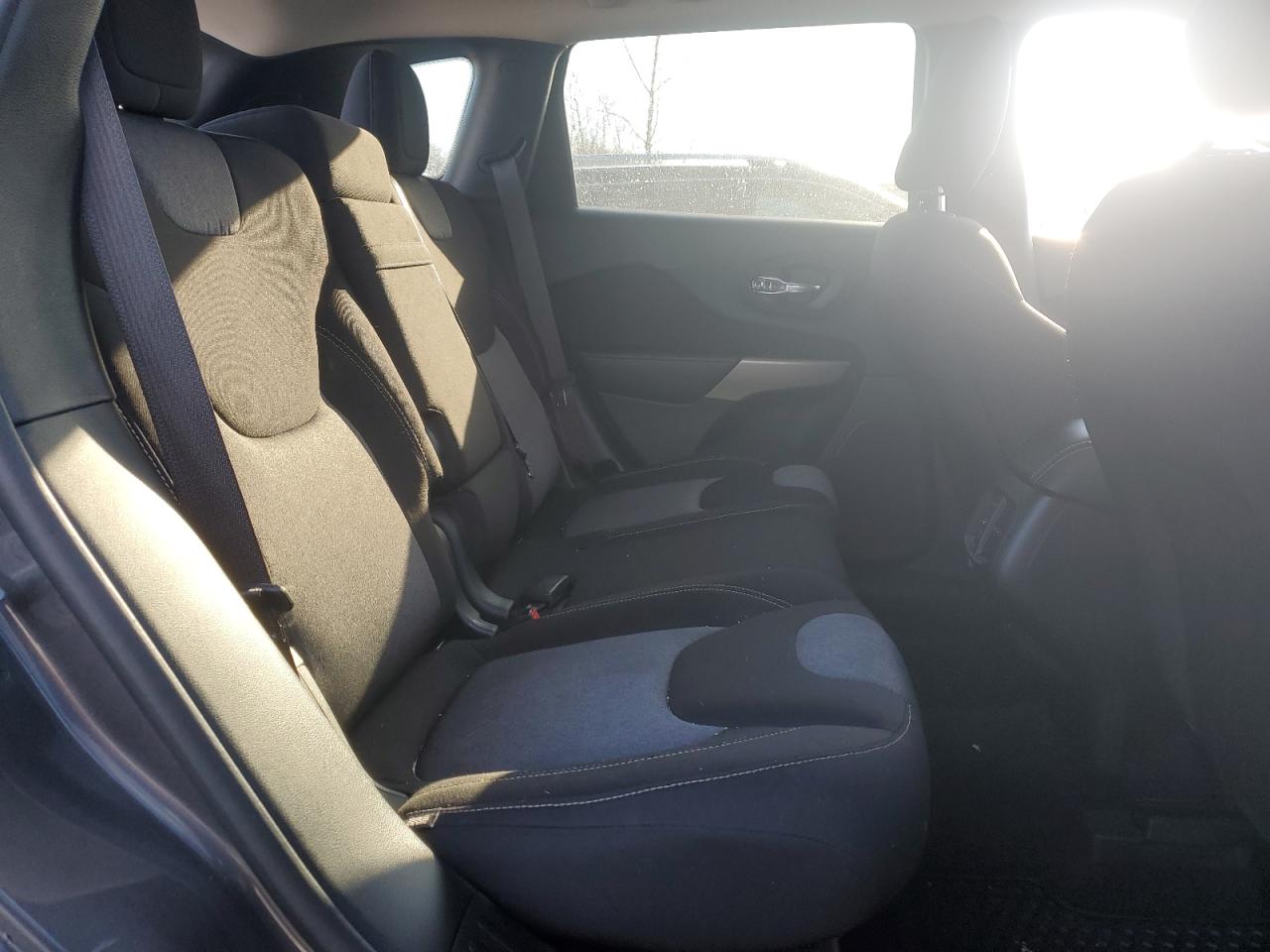 2018 Jeep Grand Cherokee - Image 11