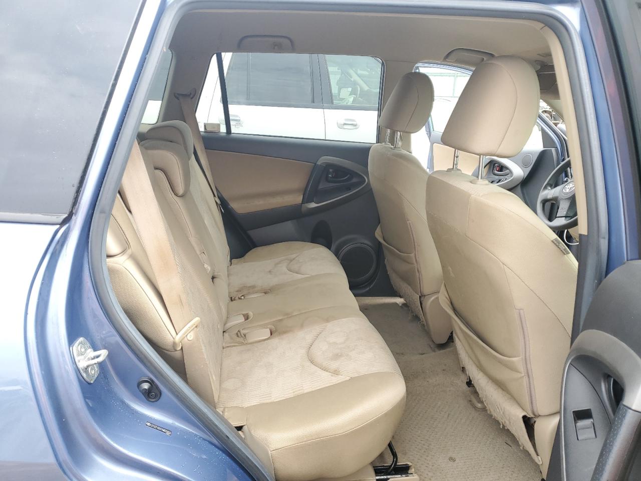 2010 Toyota RAV 4 - Image 11