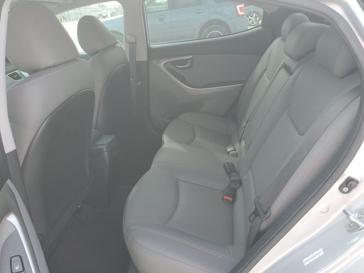 2012 Hyundai Elantra - Image 11