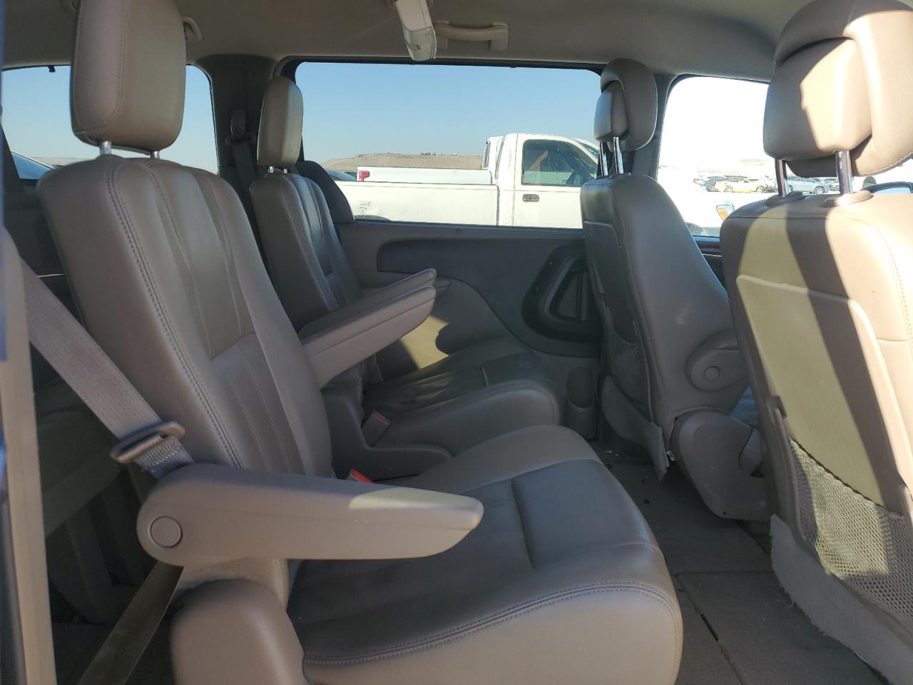 2015 Chrysler Town & Country - Image 12