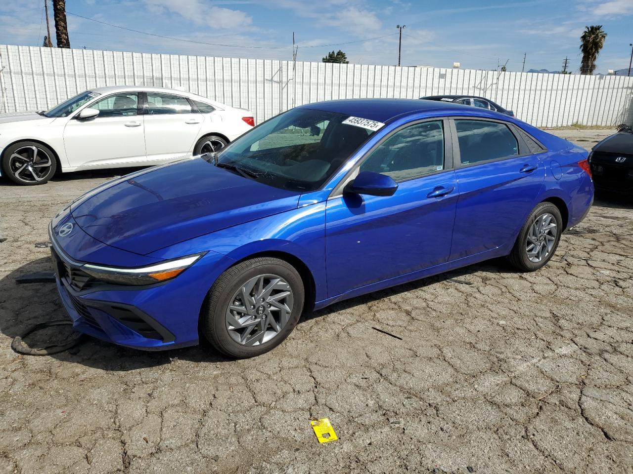 Van Nuys, CA에서 판매 중인 2024 Hyundai Elantra Sel - Side