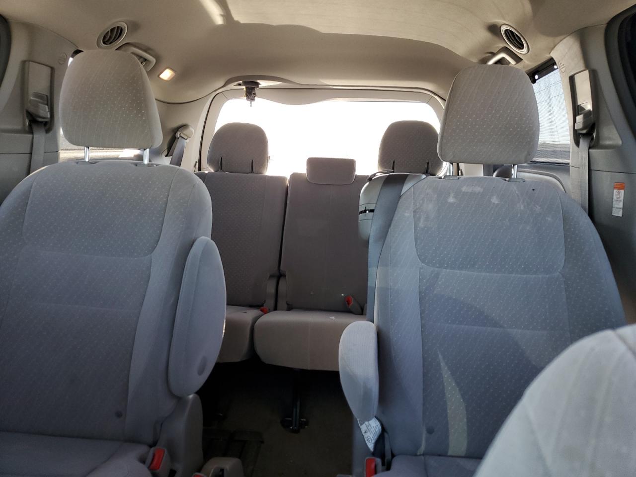 2018 Toyota Sienna - Image 10