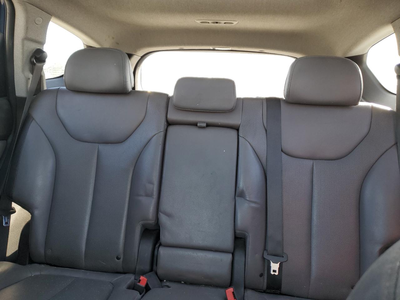 2019 Hyundai Santa Fe - Image 10