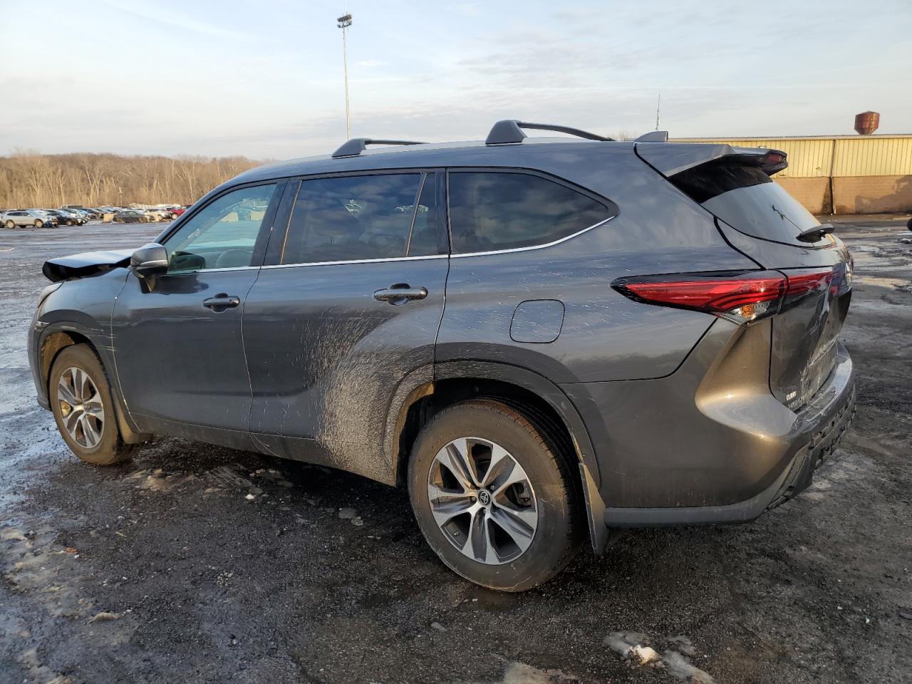 2022 Toyota Highlander - Image 2