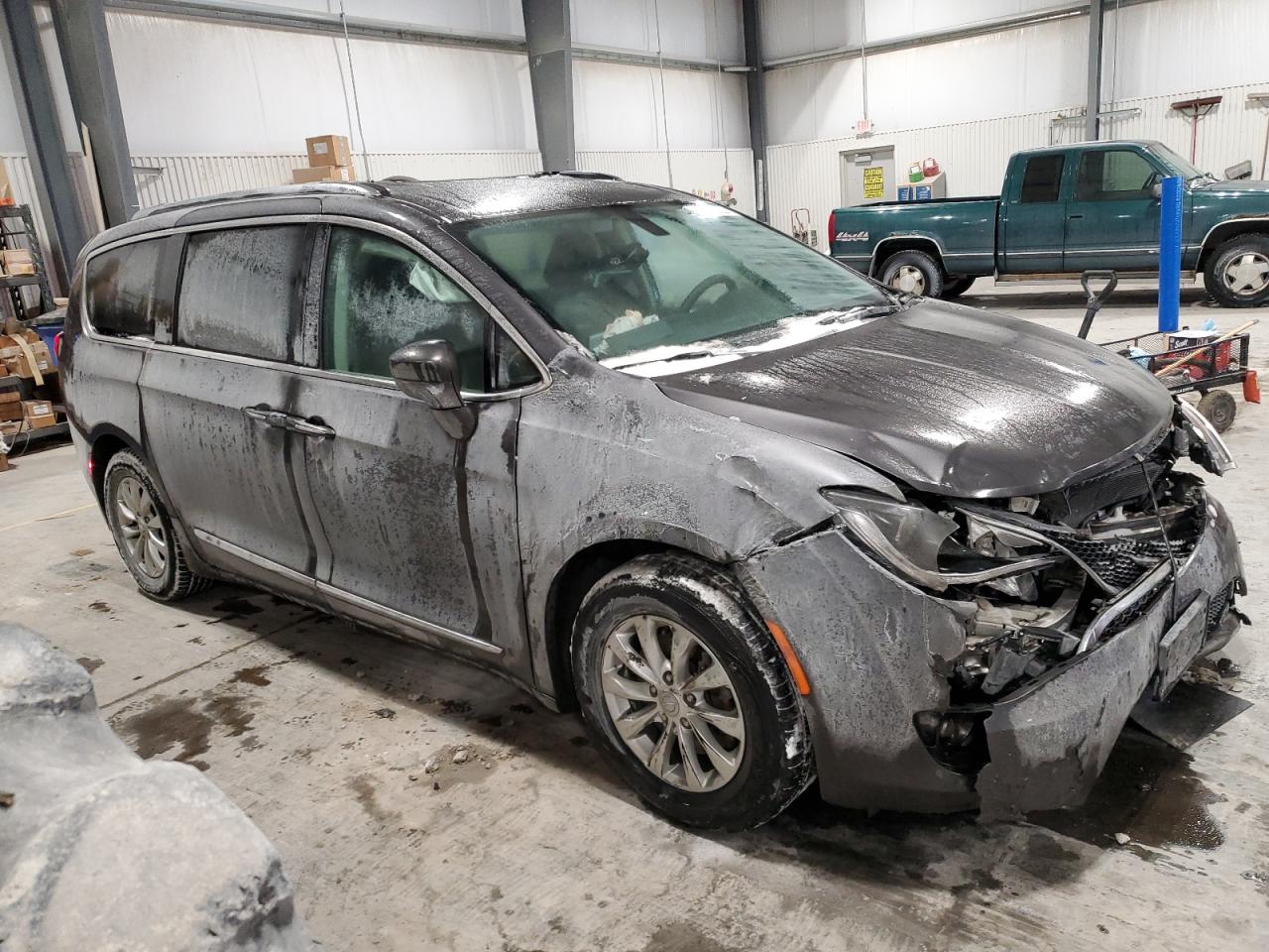 2018 Chrysler Pacifica - Image 4