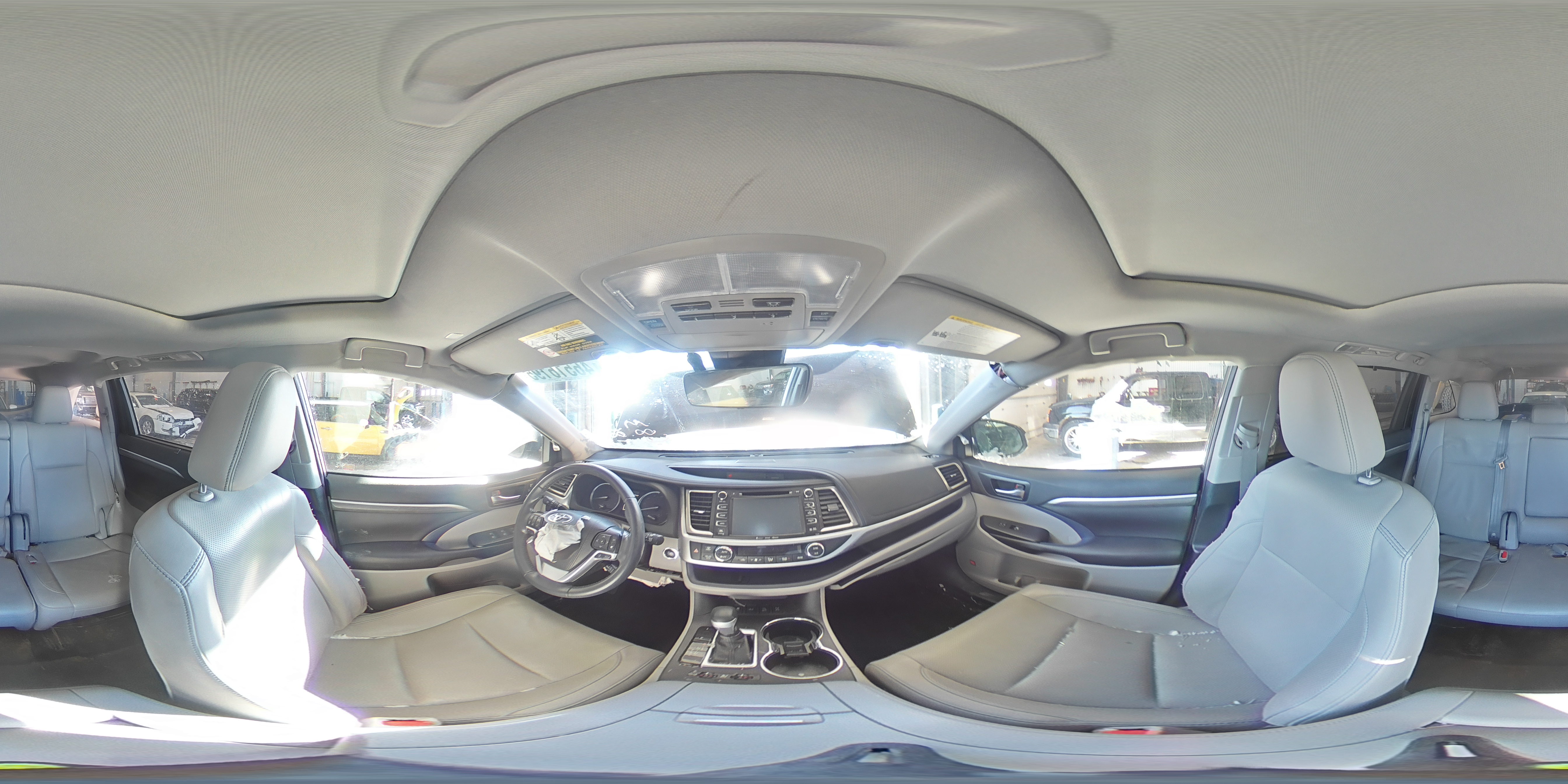 2019 Toyota Highlander - Image 13