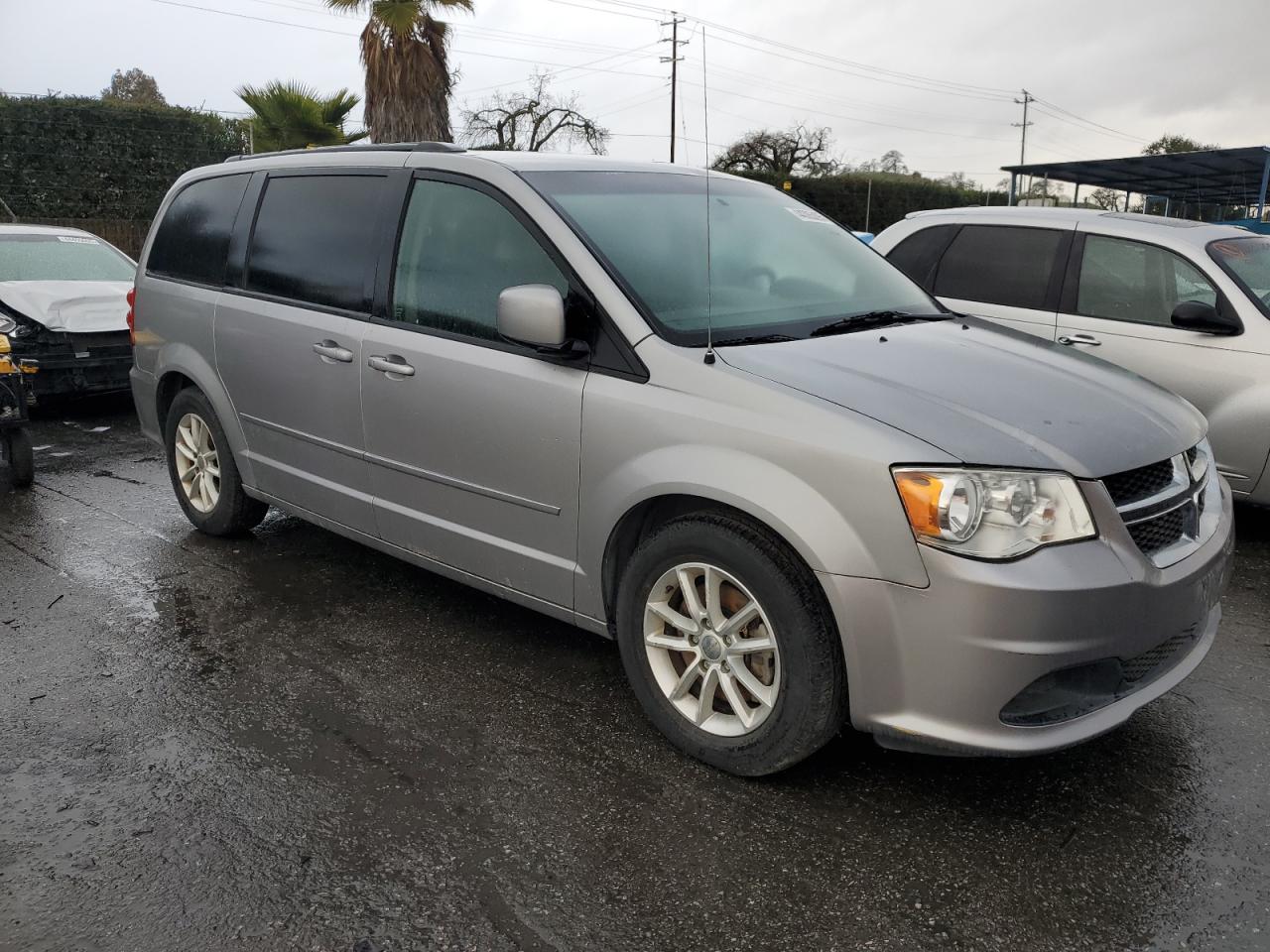 2015 Dodge Caravan - Image 4