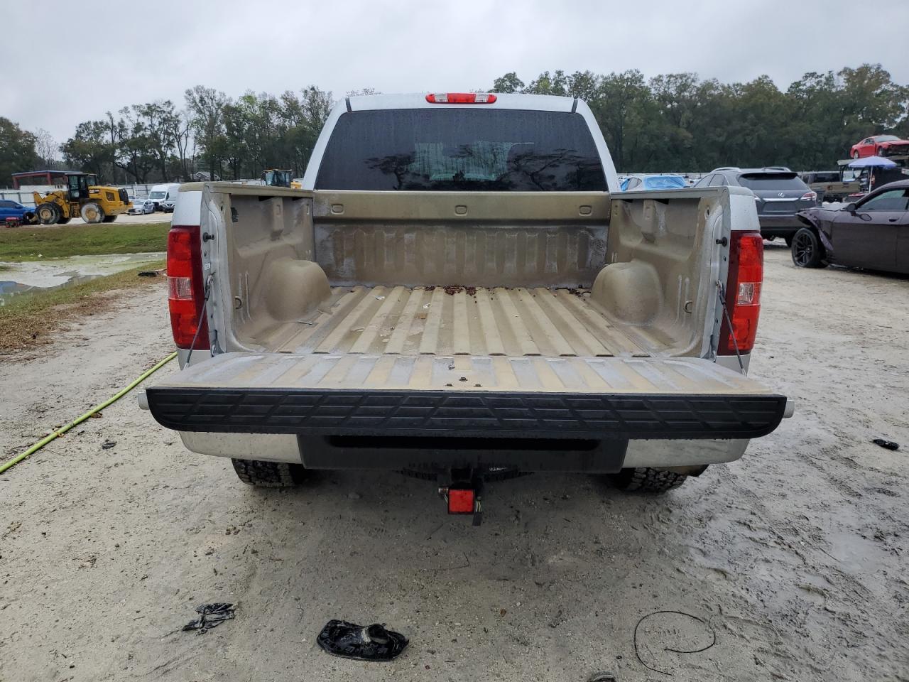 2012 Chevrolet Silverado - Image 6