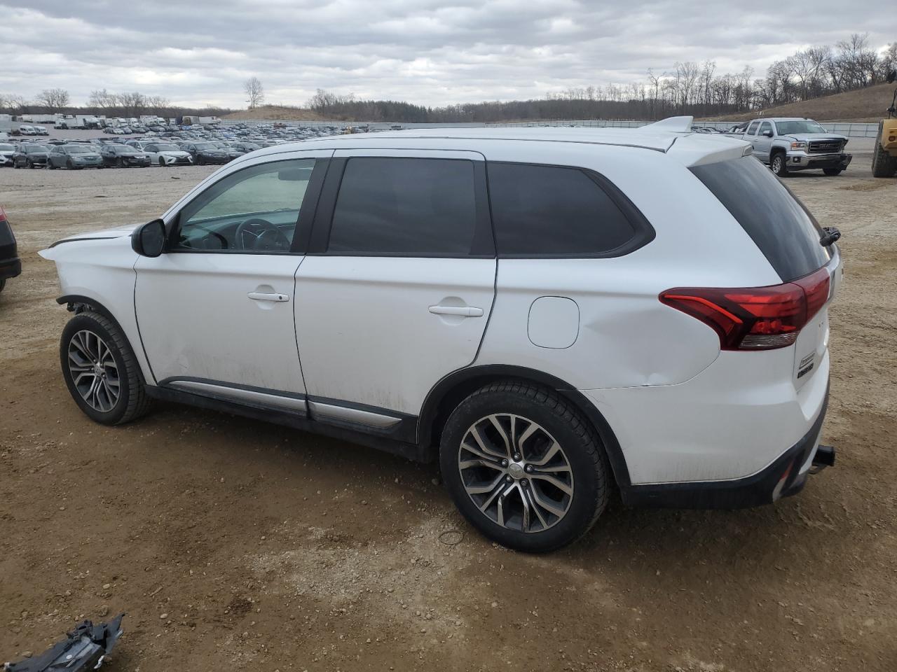 2018 Mitsubishi Outlander - Image 2