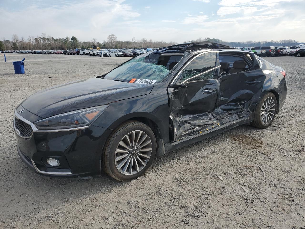 2017 Kia Cadenza - Image 1
