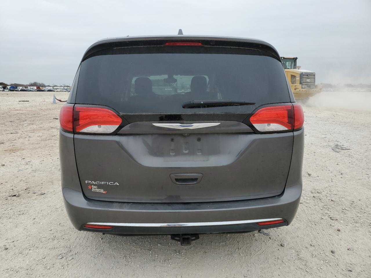 2017 Chrysler Pacifica - Image 6