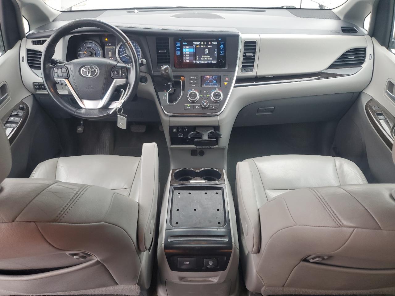2015 Toyota Sienna - Image 8