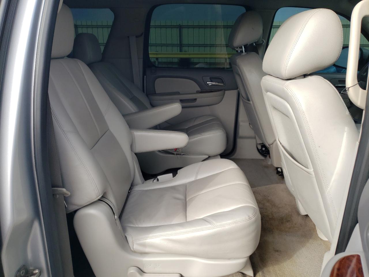 2012 Chevrolet Suburban - Image 11