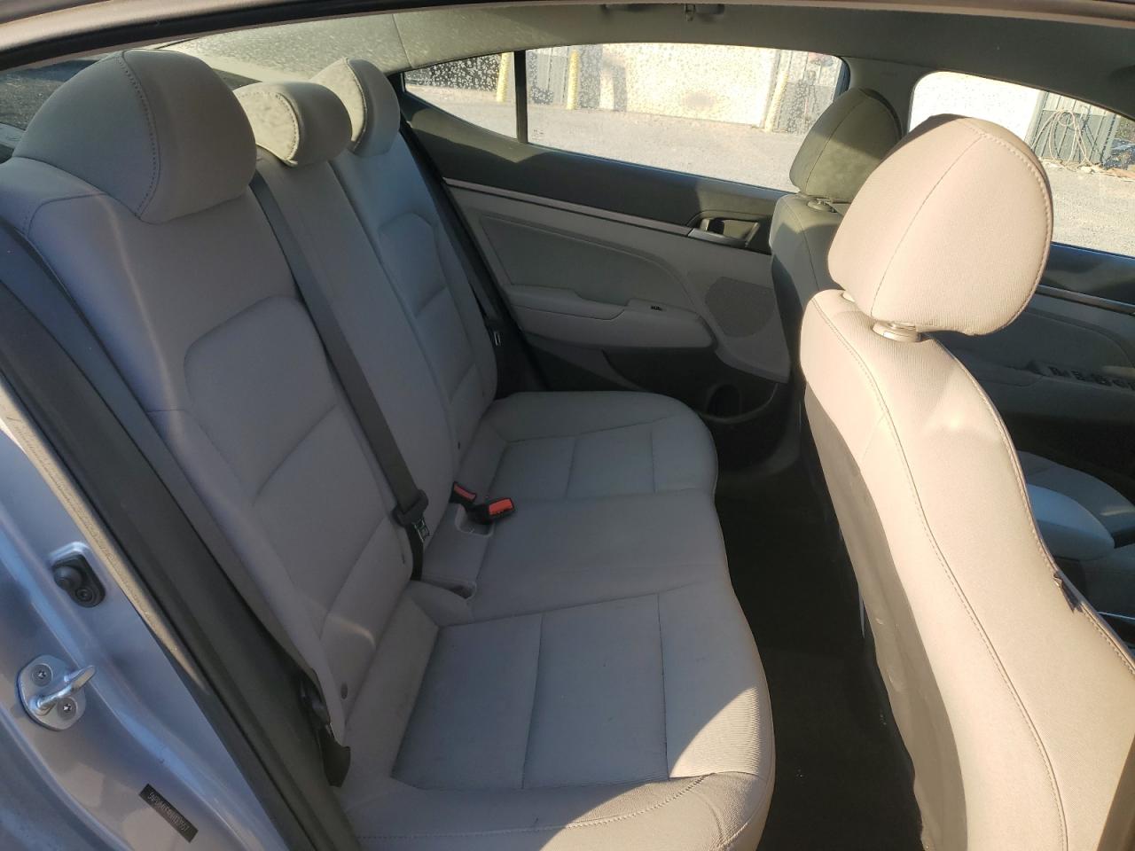 2017 Hyundai Elantra - Image 10