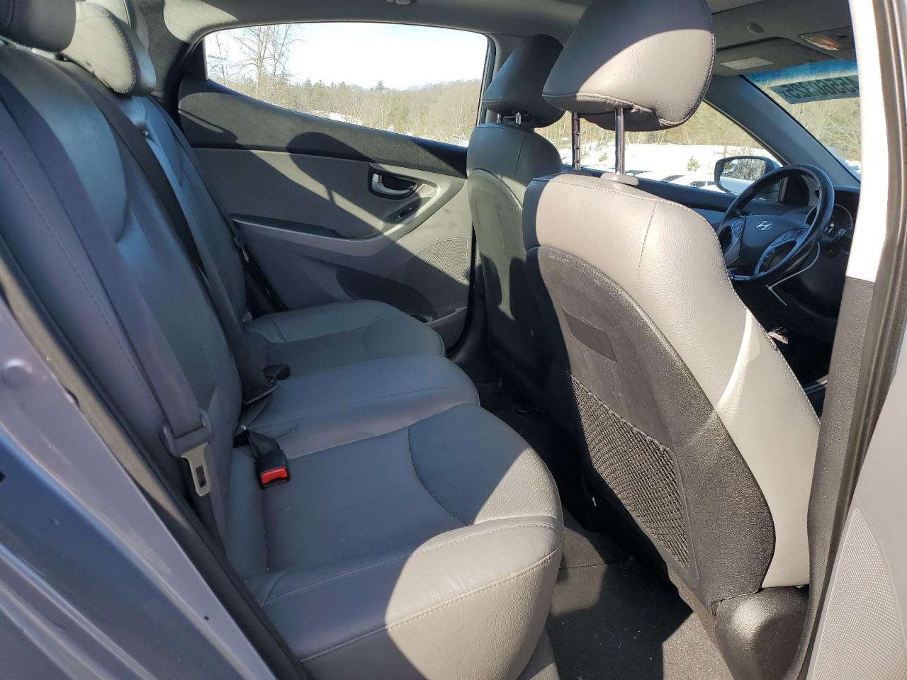 2015 Hyundai Elantra - Image 10