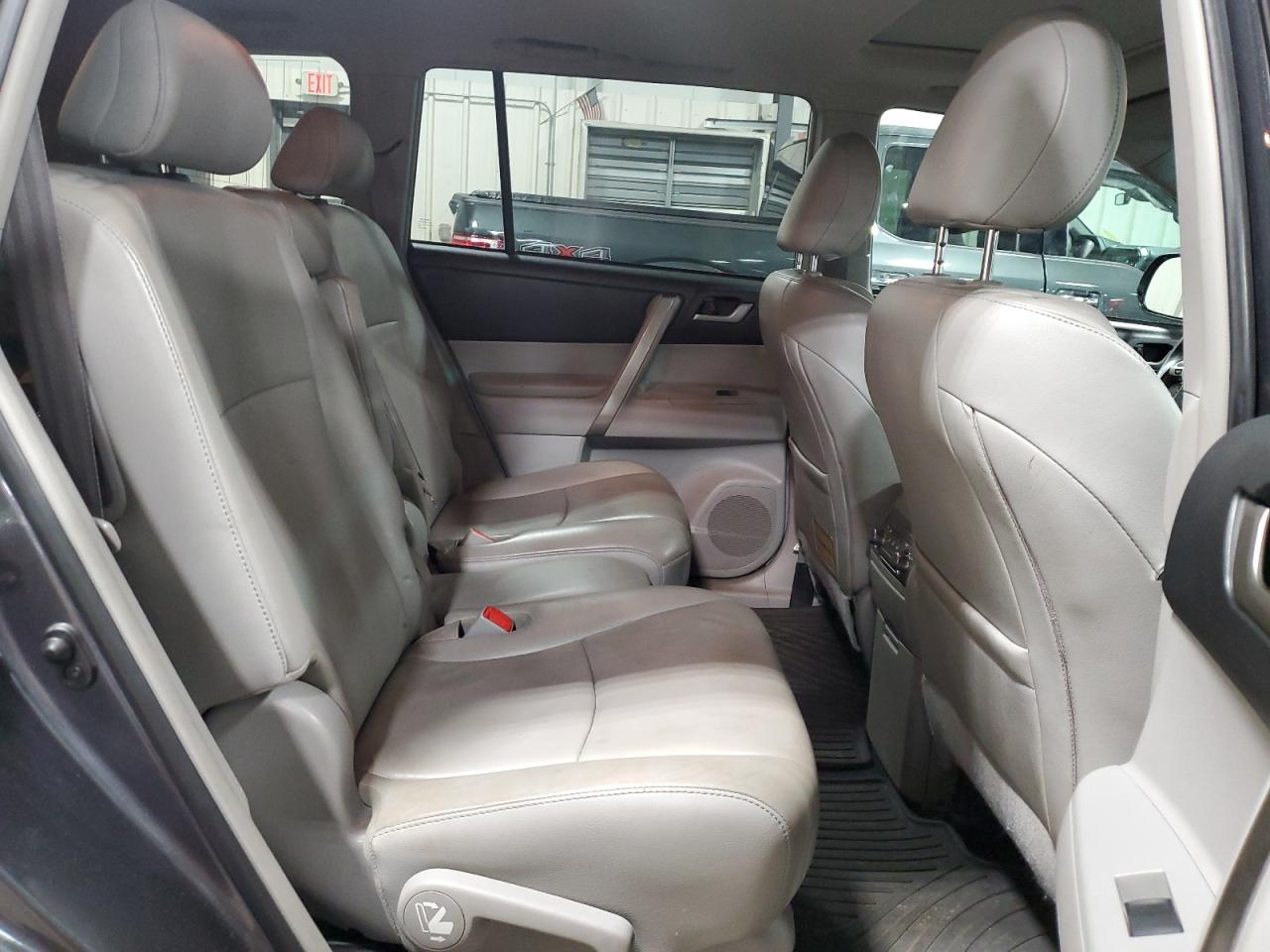 2013 Toyota Highlander - Image 11