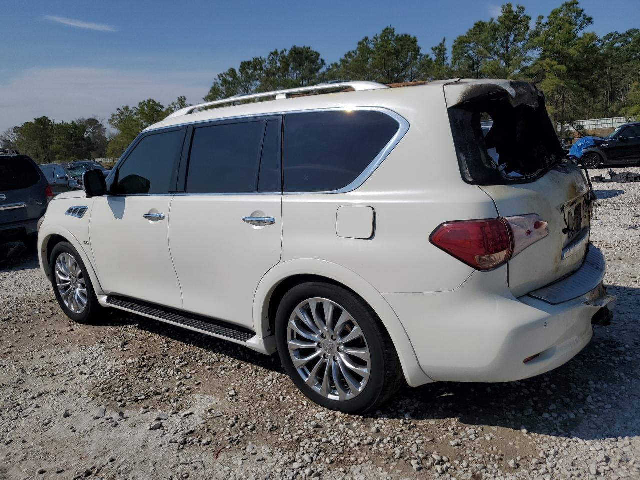 2015 Infiniti QX80 - Image 2
