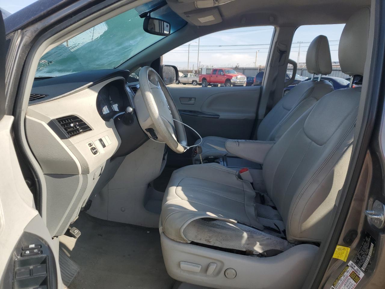 2012 Toyota Sienna - Image 7