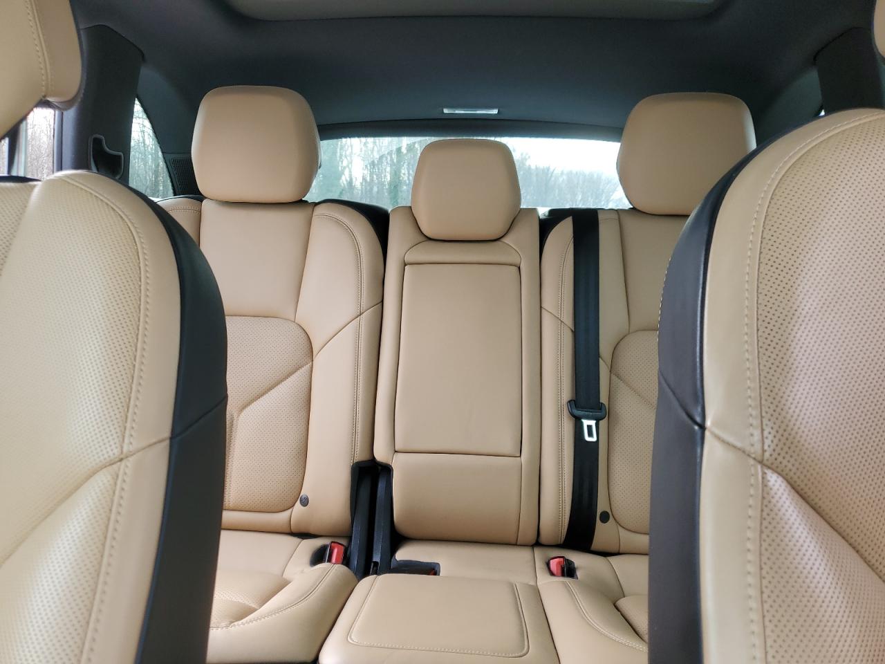 2015 Porsche Cayenne - Image 10