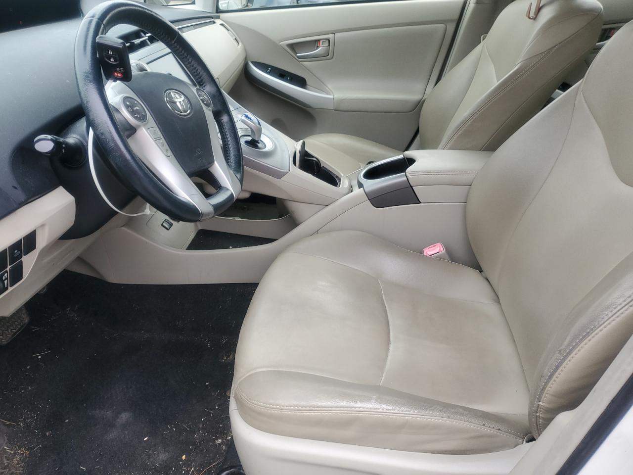 2013 Toyota Prius - Image 7