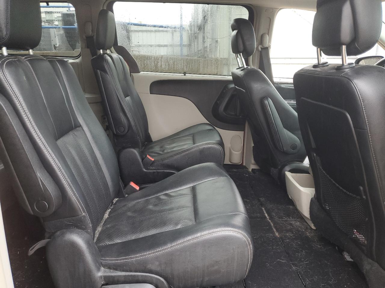 2014 Chrysler Town & Country - Image 11