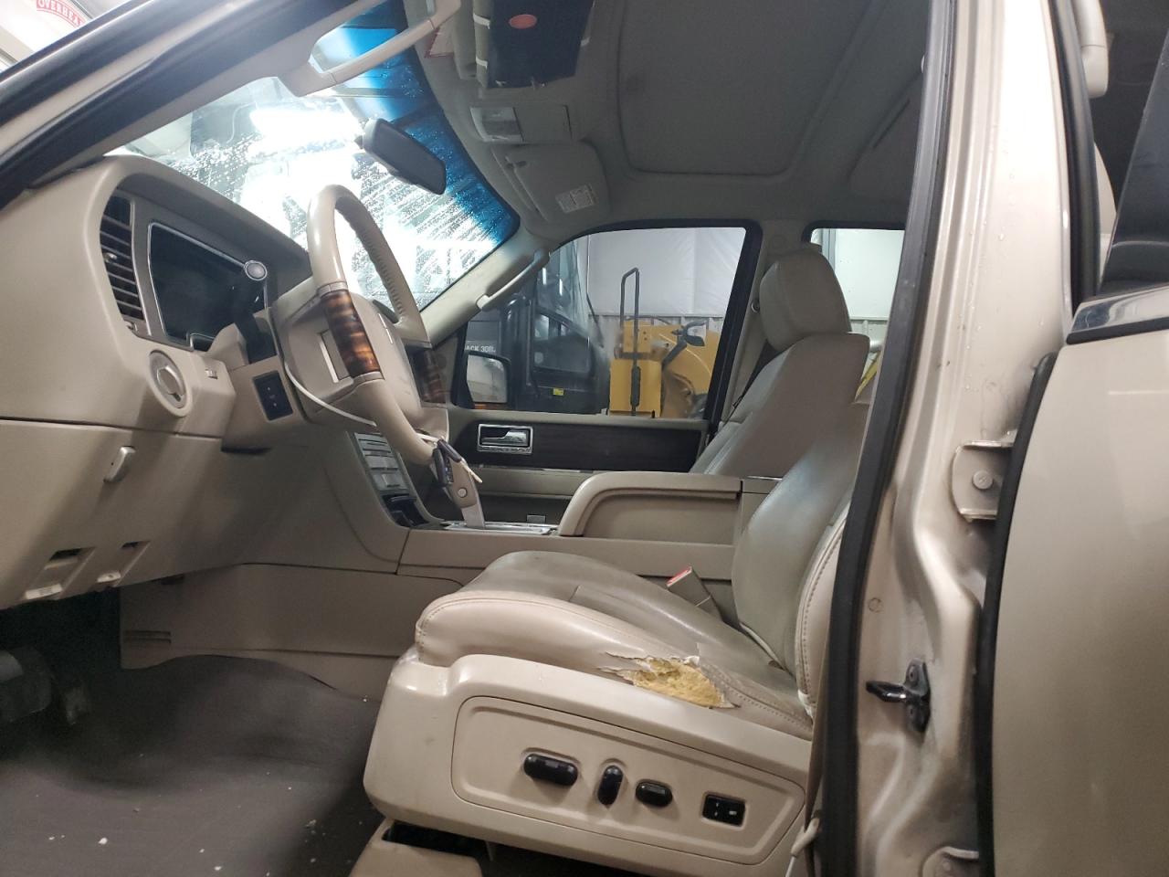 2008 Lincoln Navigator - Image 7