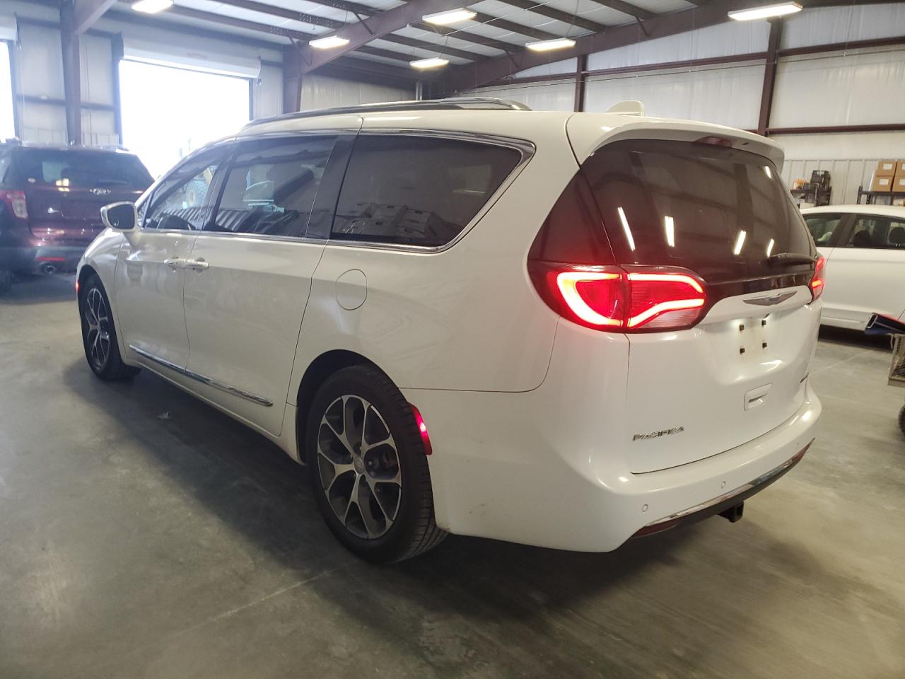2018 Chrysler Pacifica - Image 2