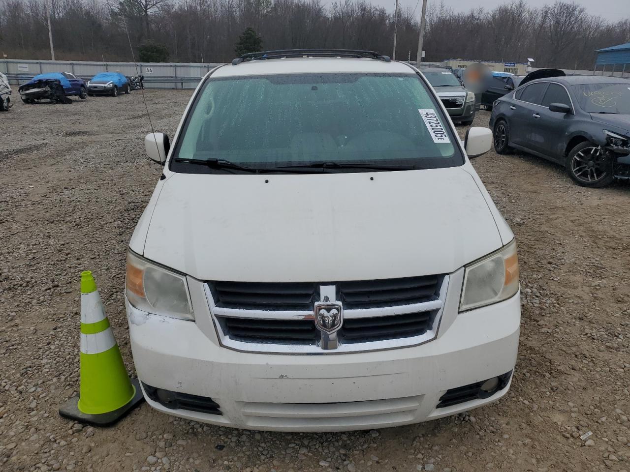2010 Dodge Caravan - Image 5