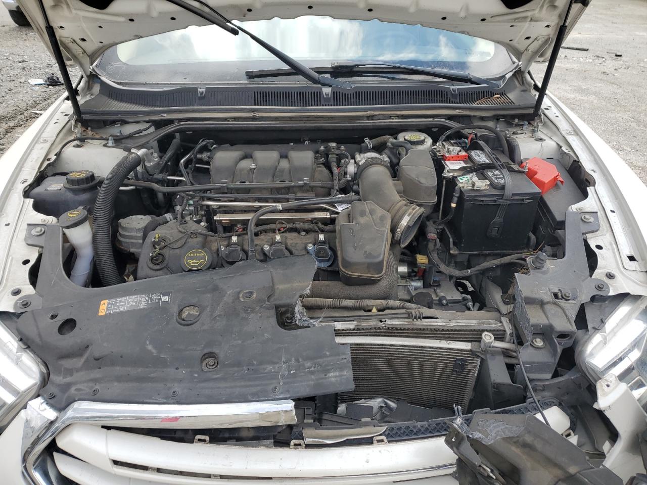 2018 Ford Taurus - Image 12