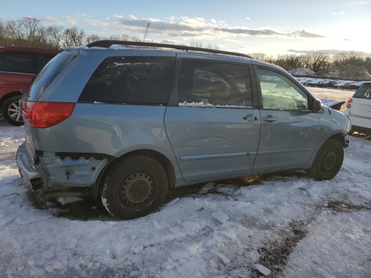 2010 Toyota Sienna - Image 3