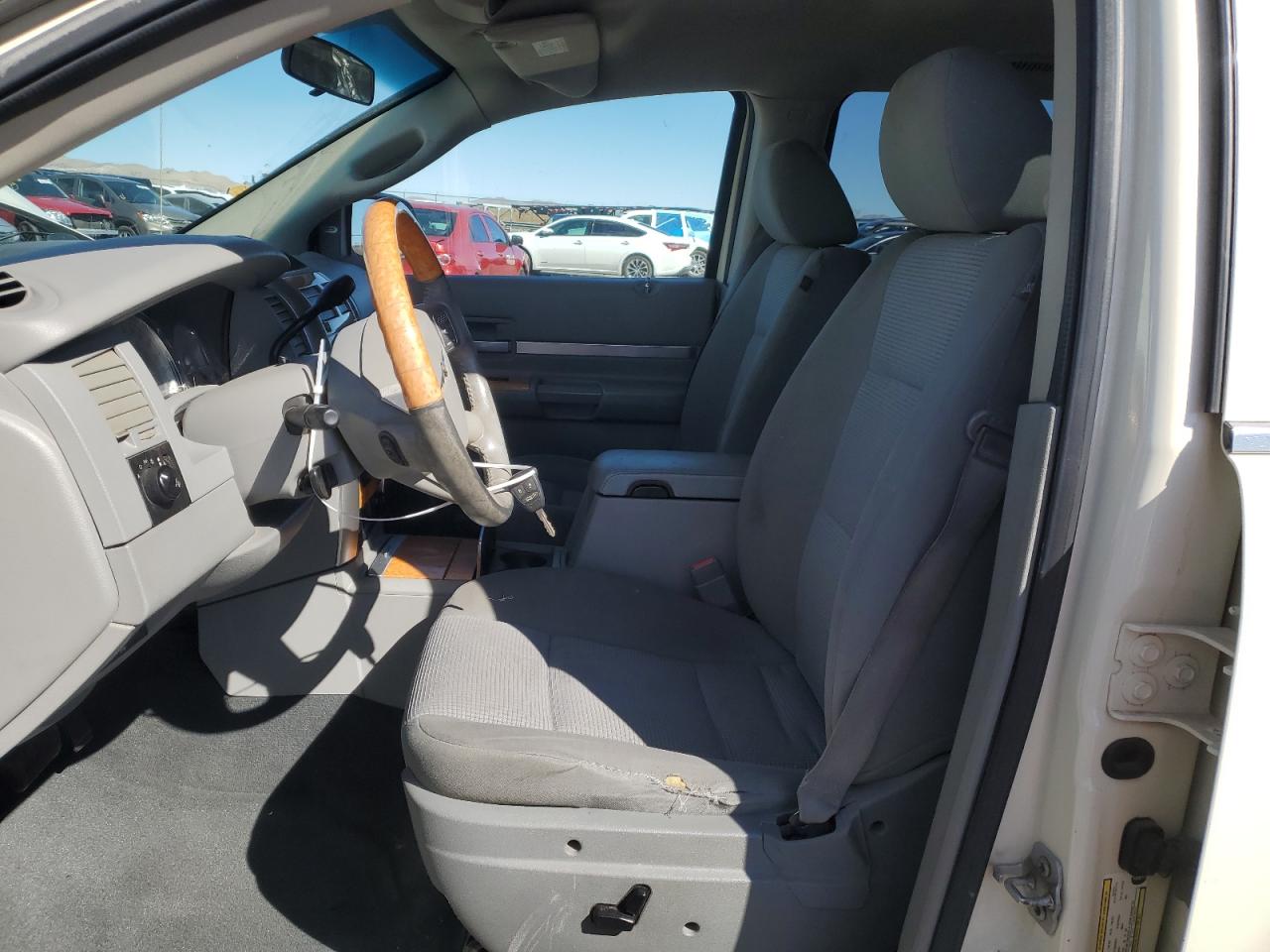 2009 Chrysler Aspen - Image 7